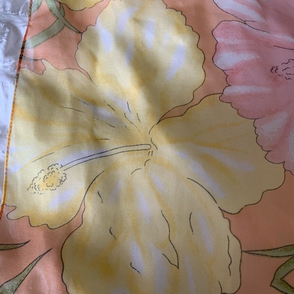 Nygard collection woman’s scarf made in India - Picture 7 of 7